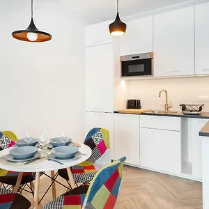  Apartment Rondo Wiatraczna By Renters